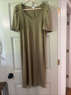 Nine West Olive Green Ribbed V-Neck Midi Dress